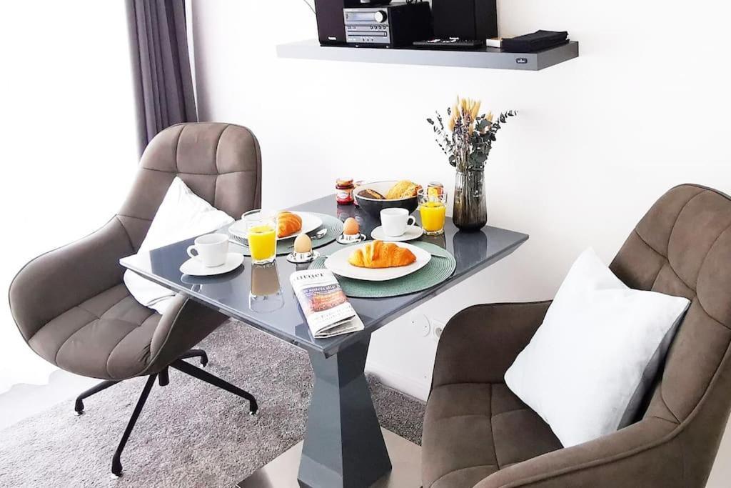 Hh 03 By Rockchair - Superhost Status - Modernes Apartment Mit Sonnigem Balkon & Premium Boxspringbetten In Winterhude - Hamburg Top Geheimtipp Exterior foto